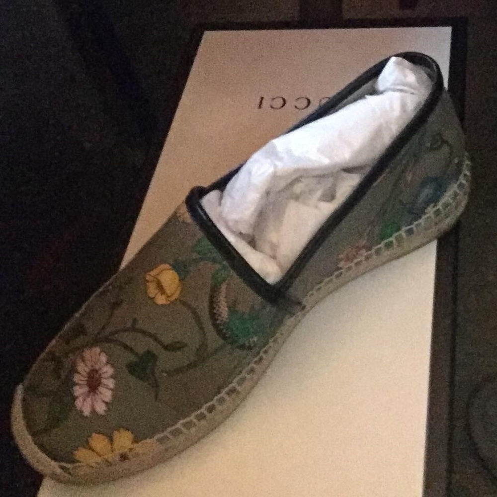 Females Gucci espadrilles